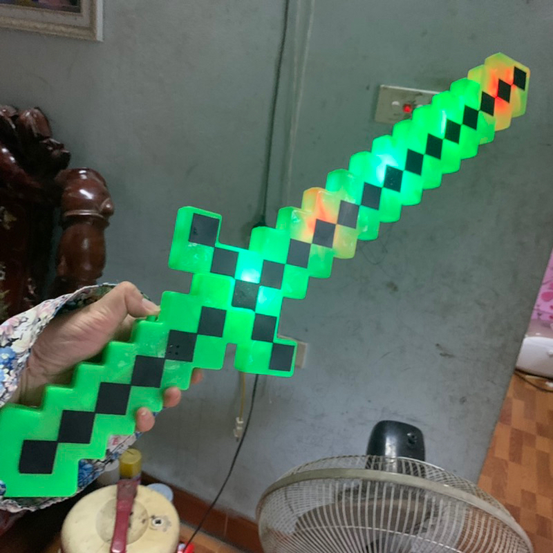 Sẵn hàng) Đồ chơi kiếm Minecraft có nhạc phát sáng giá rẻ