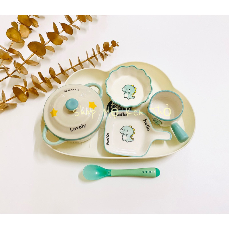 Combo bộ chén sứ bao gồm khay mây , bát sứ , thìa báo nóng silicon cho bé.