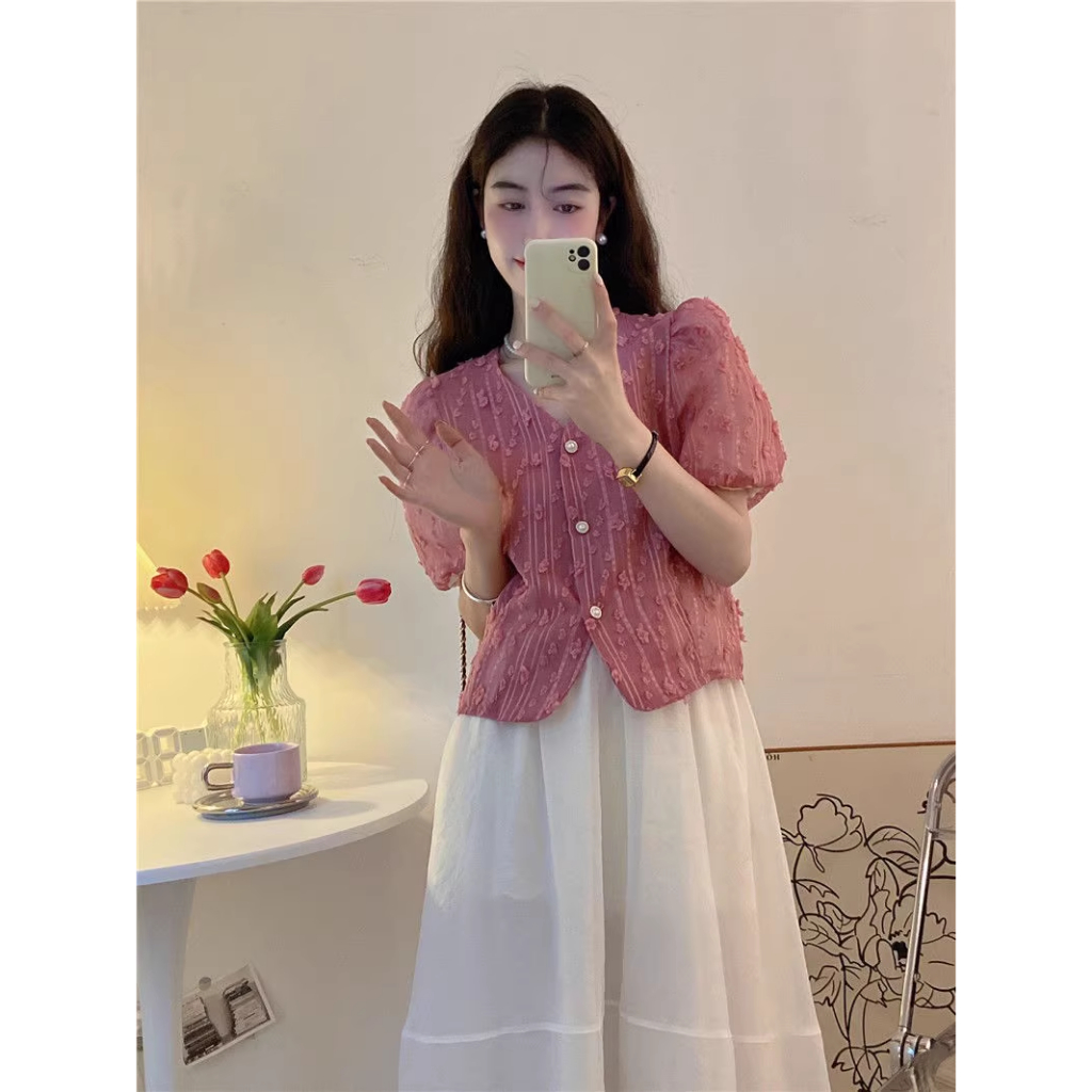 Giana Top - Áo sơ mi tay ngắn tay phồng thêu nổi cổ V cho nữ Purple Heart