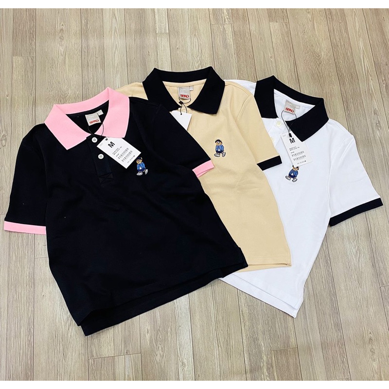 Áo croptop polo thêu gấu Spao