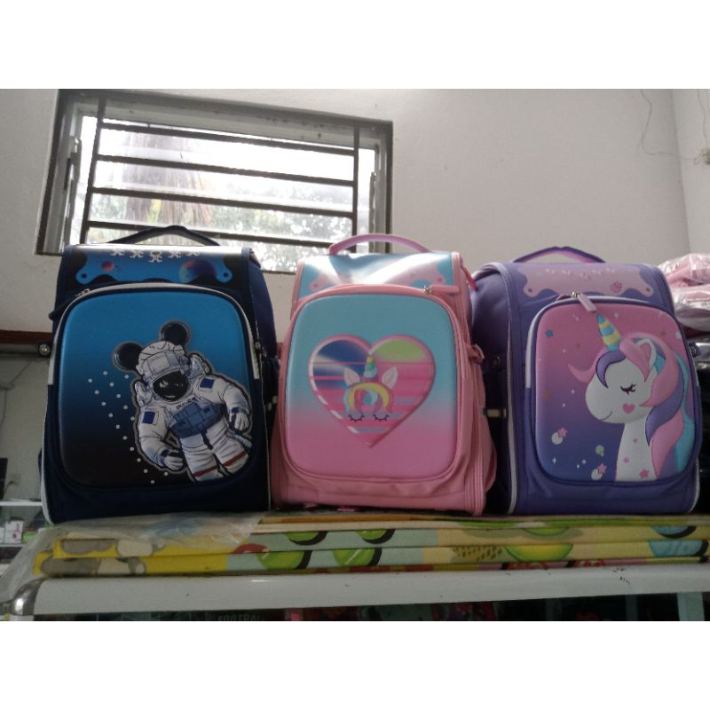 Cặp học sinh cấp 1