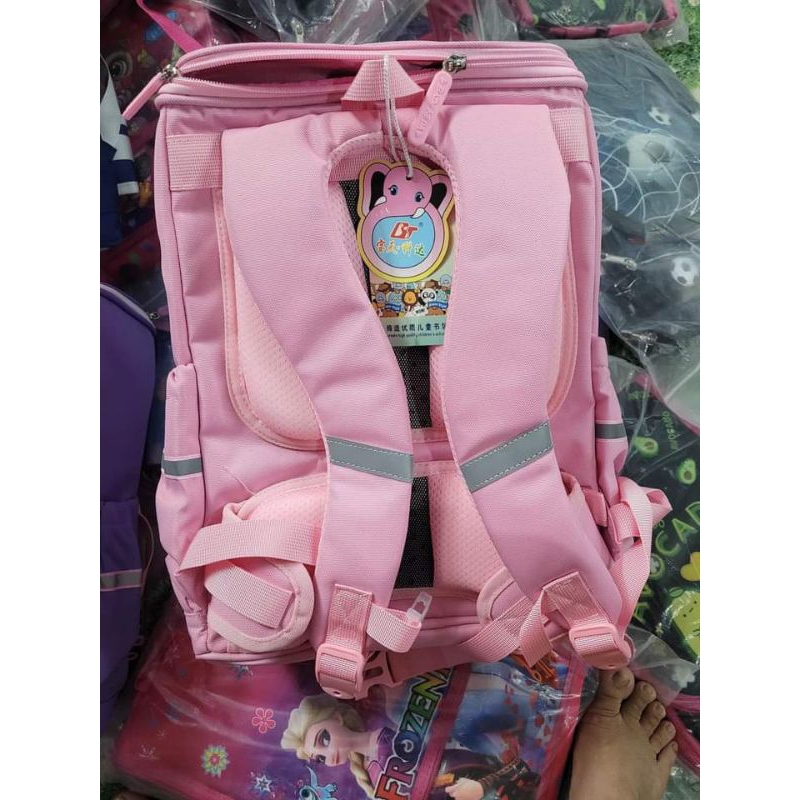 Cặp học sinh cấp 1