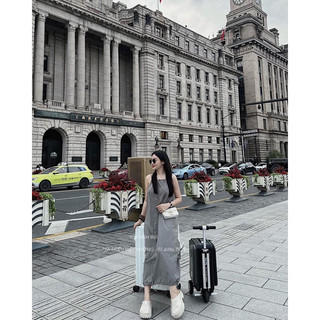 Váy yếm ghi siêu hot Kim Anh Bùi