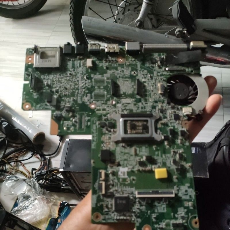 Main laptop HP 430- I5 th 2,3