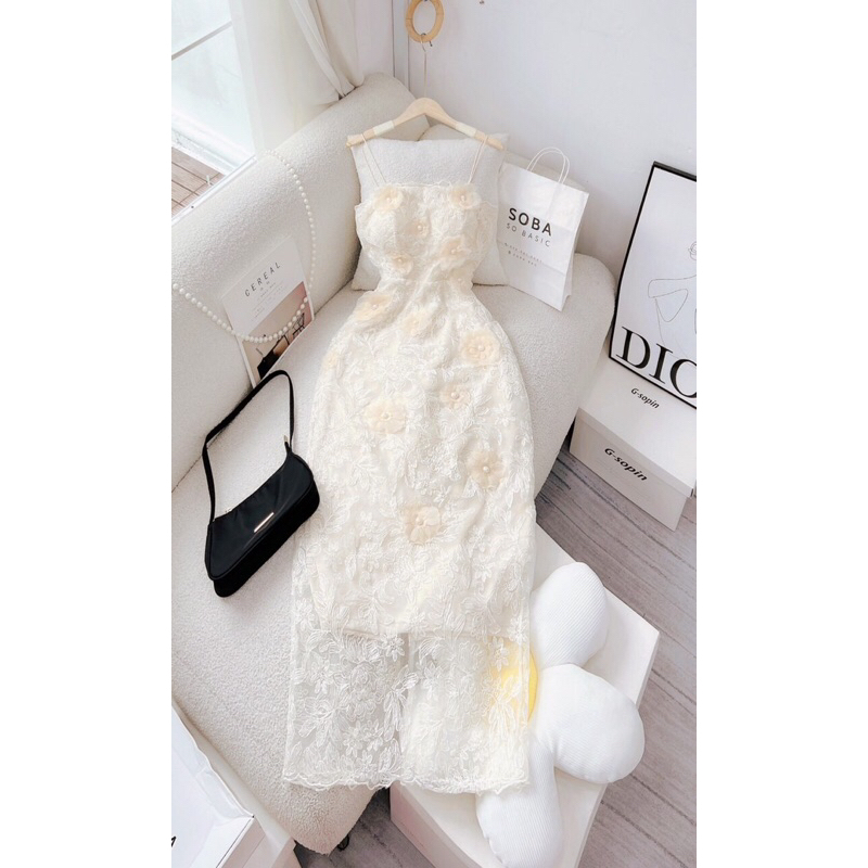 Chiếc đầm cup ren body