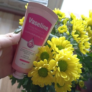 DƯỠNG DA BÀN TAY VÀ MÓNG TAY VASALINE 24H 60ML