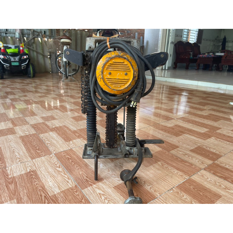 Máy đục xích Makita Nhật xài điện 100 volt