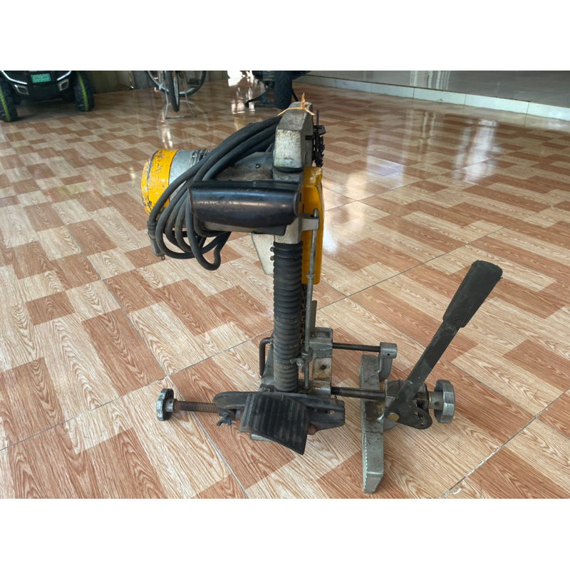 Máy đục xích Makita Nhật xài điện 100 volt