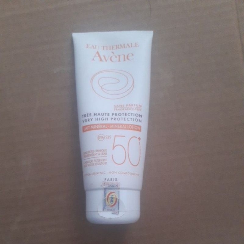 CHỐNG NẮNG AVÈNE 100ML CÒN 80% TRỞ LÊN AK CÁC BÀ DOAN NHA PHÁP NHÌN VÀO TEM ĐỈNH RỒI CHẤT CÒN HD CHẮC HẾT AK CÁC BÀ
