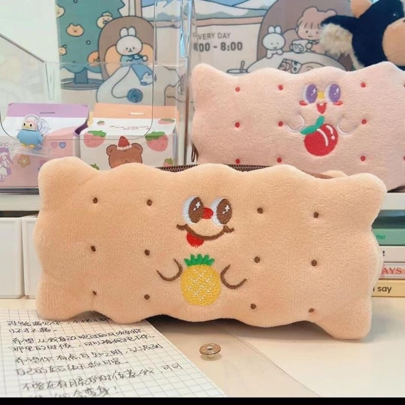 HỘP BÚT HÌNH BÁNH MỲ