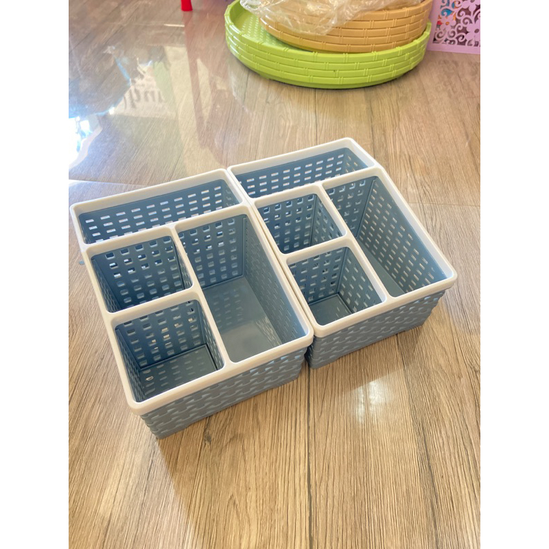 Rổ nhựa đa năng 4 ngăn, giao màu ngẫu nhiên