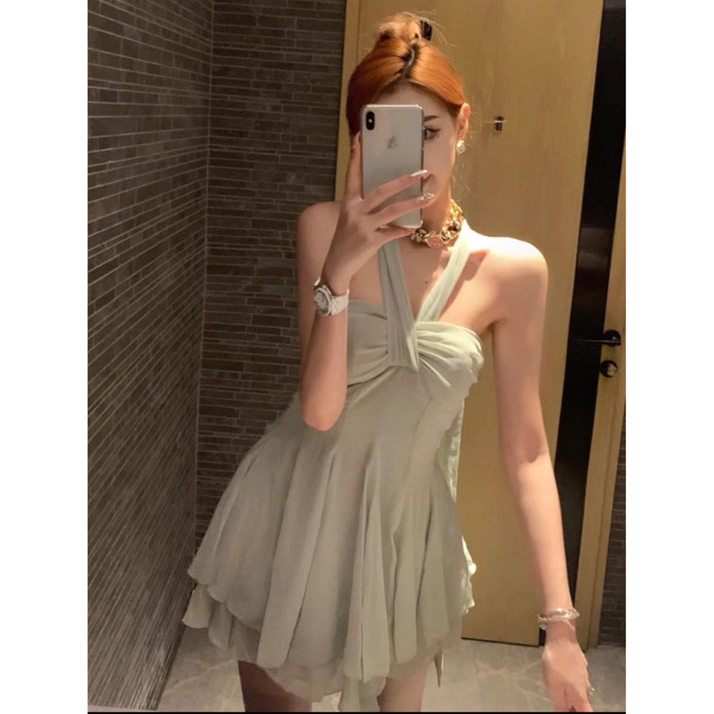 Đầm Hai Dây Cổ Yếm Dáng Xoè Hở Vai Nhấn Eo Ôm Sát Quyến Rũ Cho Nữ | BigBuy360 - bigbuy360.vn