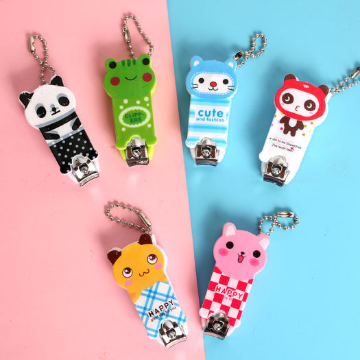 Bấm móng tay cho bé BECON