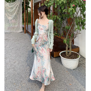 Váy mc set xanh loang: váy 2 dây dáng dài, áo choàng xanh mỏng tay dài