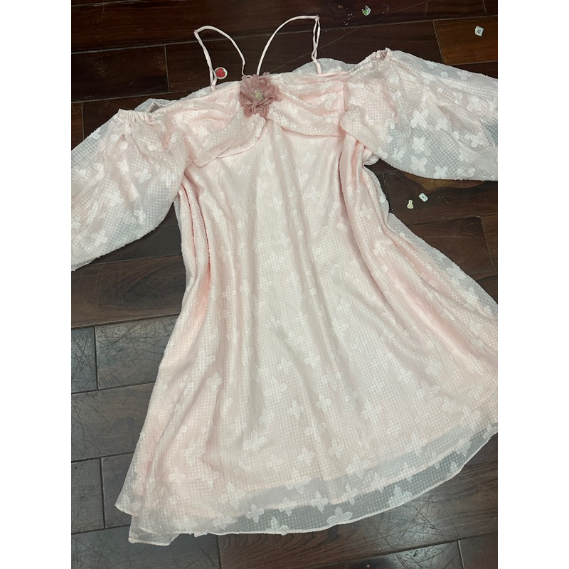 Pass váy trễ vai màu hồng nhạt Linn Design