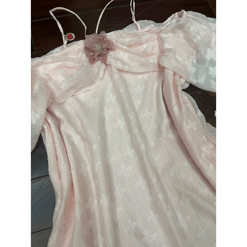 Pass váy trễ vai màu hồng nhạt Linn Design