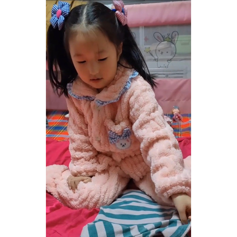 Bộ Đồ Nỉ Lông Thu Đông Siêu Dễ Thương Và Ấm Cho Bé Gái