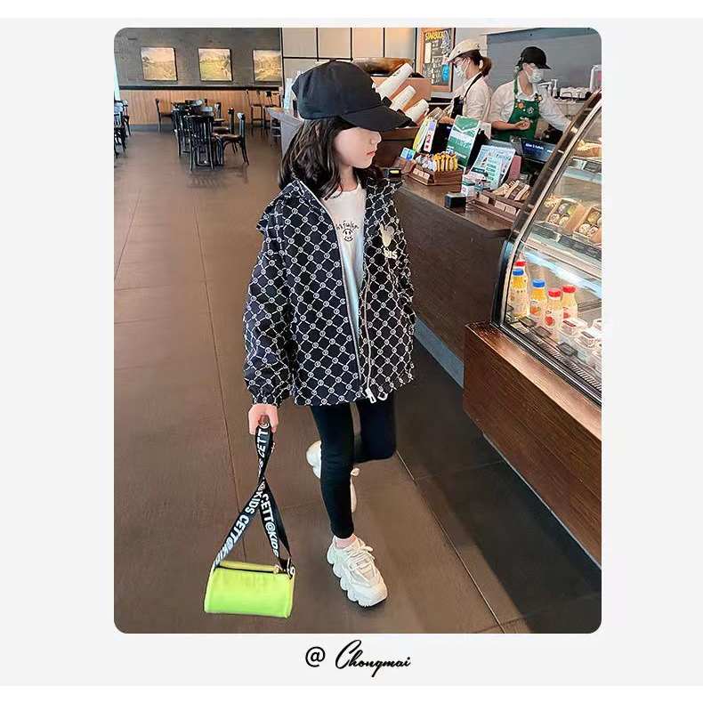 Áo khoác gió dáng rộng có mũ chùm cho bé 2023