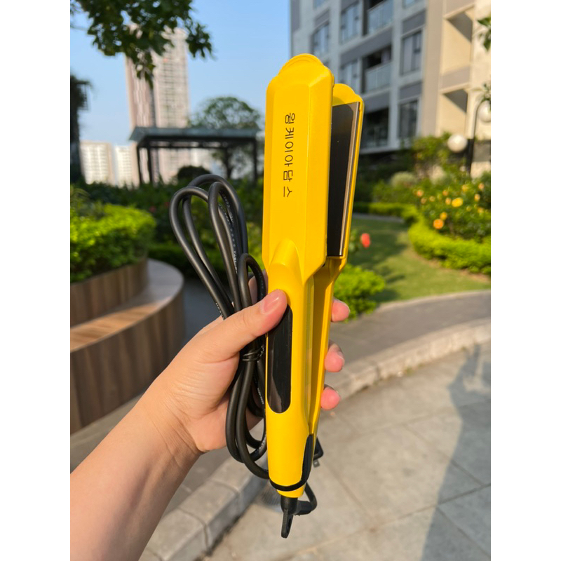 Máy là tóc vàng bản to