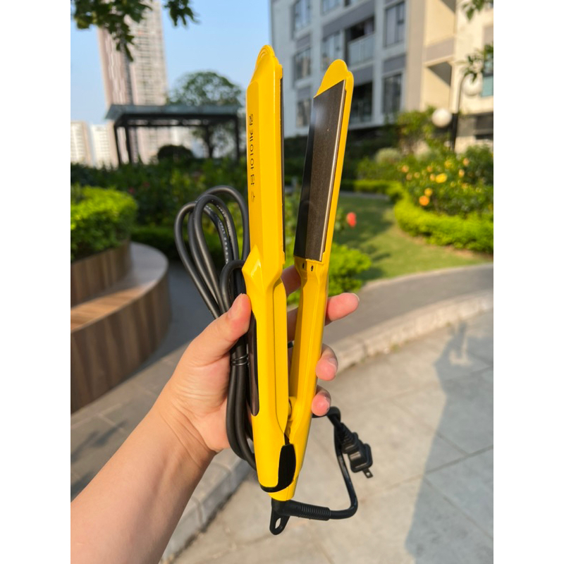 Máy là tóc vàng bản to