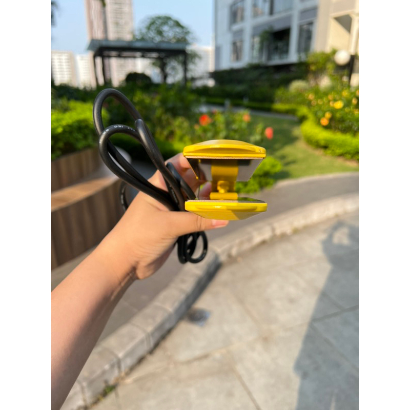 Máy là tóc vàng bản to