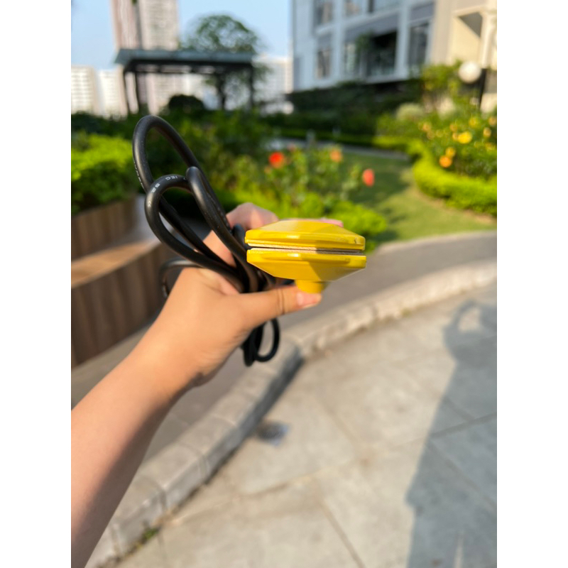 Máy là tóc vàng bản to