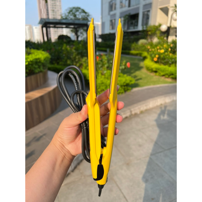 Máy là tóc vàng bản to