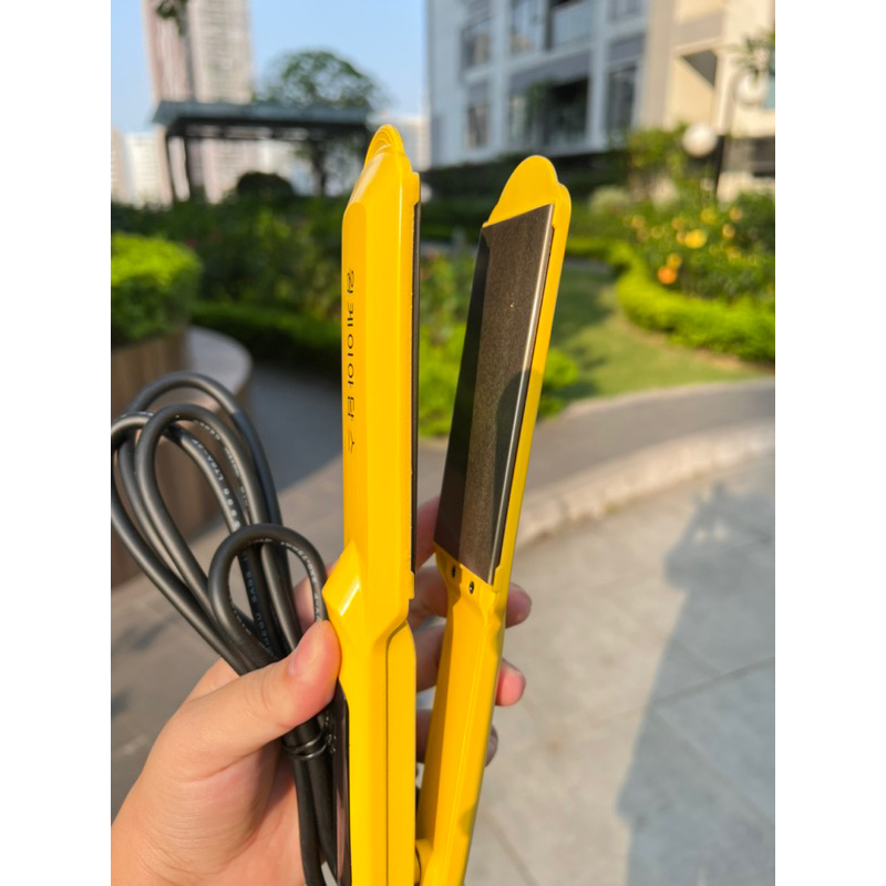 Máy là tóc vàng bản to