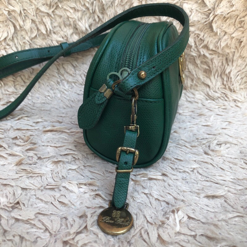 Túi chuẩn si. Túi qua sử dụng. Khách vui lòng xem hình nếu muốn biết thêm thông tin sản phẩm mời khách vô chat . Thanks.