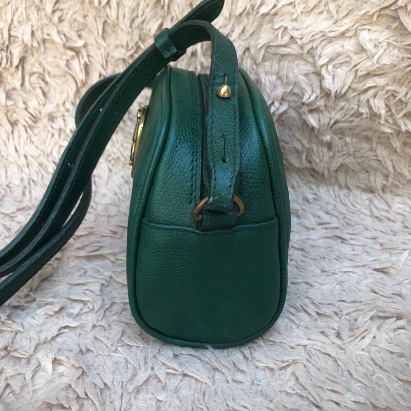 Túi chuẩn si. Túi qua sử dụng. Khách vui lòng xem hình nếu muốn biết thêm thông tin sản phẩm mời khách vô chat . Thanks.