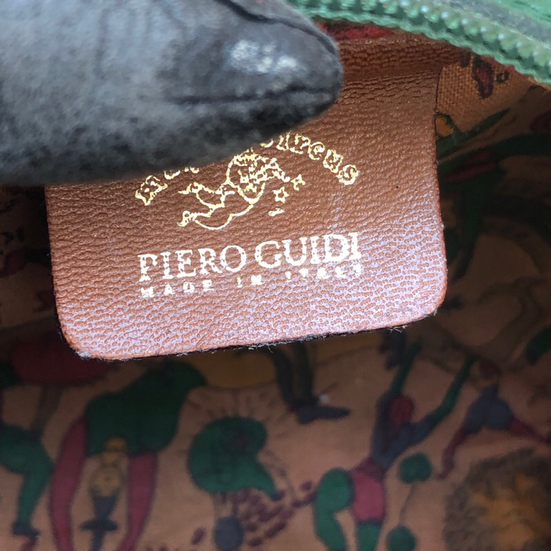 Túi chuẩn si. Túi qua sử dụng. Khách vui lòng xem hình nếu muốn biết thêm thông tin sản phẩm mời khách vô chat . Thanks.