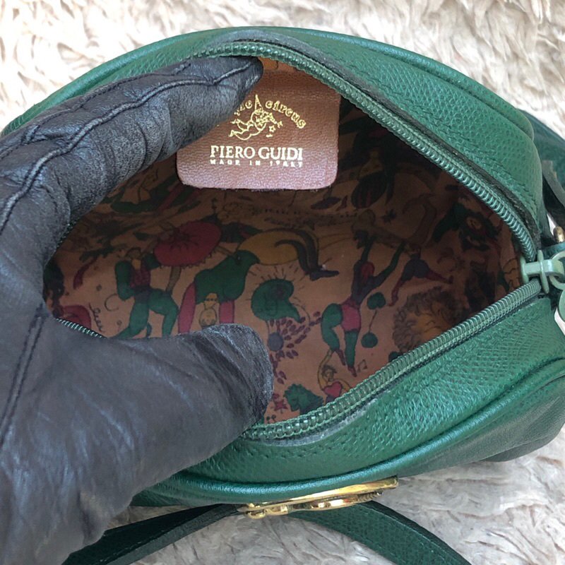 Túi chuẩn si. Túi qua sử dụng. Khách vui lòng xem hình nếu muốn biết thêm thông tin sản phẩm mời khách vô chat . Thanks.