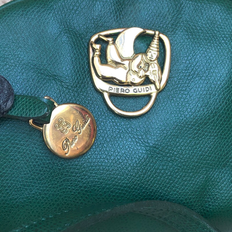 Túi chuẩn si. Túi qua sử dụng. Khách vui lòng xem hình nếu muốn biết thêm thông tin sản phẩm mời khách vô chat . Thanks.