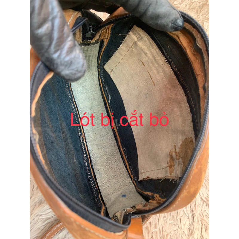 Túi chuẩn si. Túi qua sử dụng có lỗi báo trên hình. Khách vui lòng xem hình và video. Mời khách vô chat để biết thêm nhé