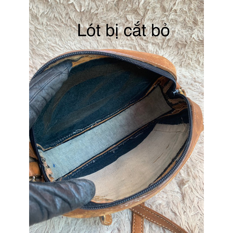 Túi chuẩn si. Túi qua sử dụng có lỗi báo trên hình. Khách vui lòng xem hình và video. Mời khách vô chat để biết thêm nhé