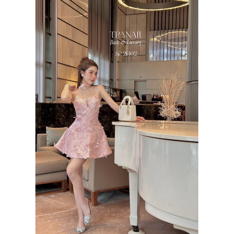 Đầm 2 dây xẻ kết hoa