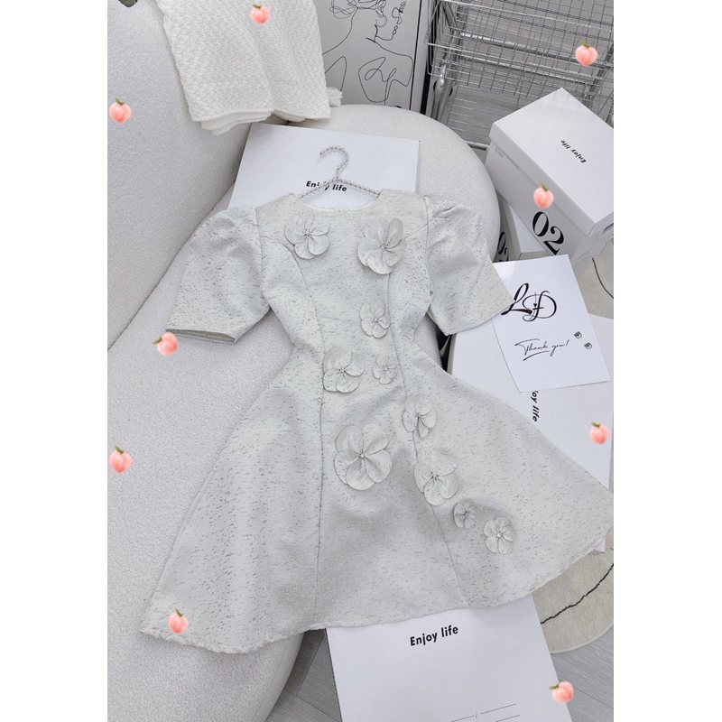 Đầm xoè Tafta kết hoa