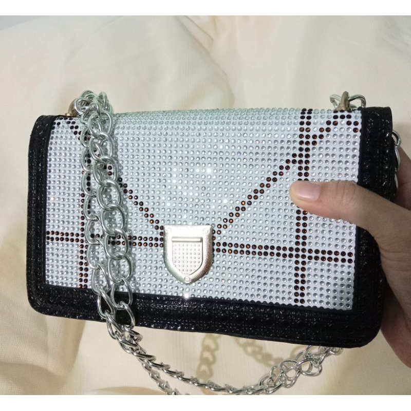 Túi xách đá bạc dây xích bản to lấp la lấp lánh