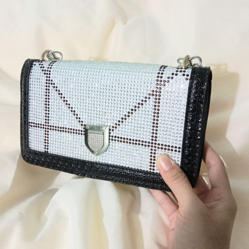 Túi xách đá bạc dây xích bản to lấp la lấp lánh