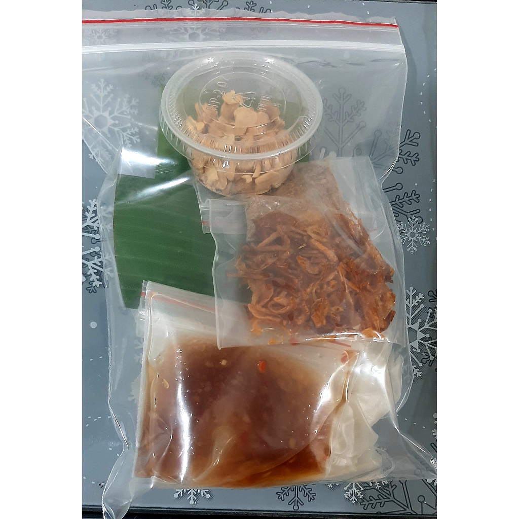 Bánh tráng phơi sương,  trộn sate, bánh me