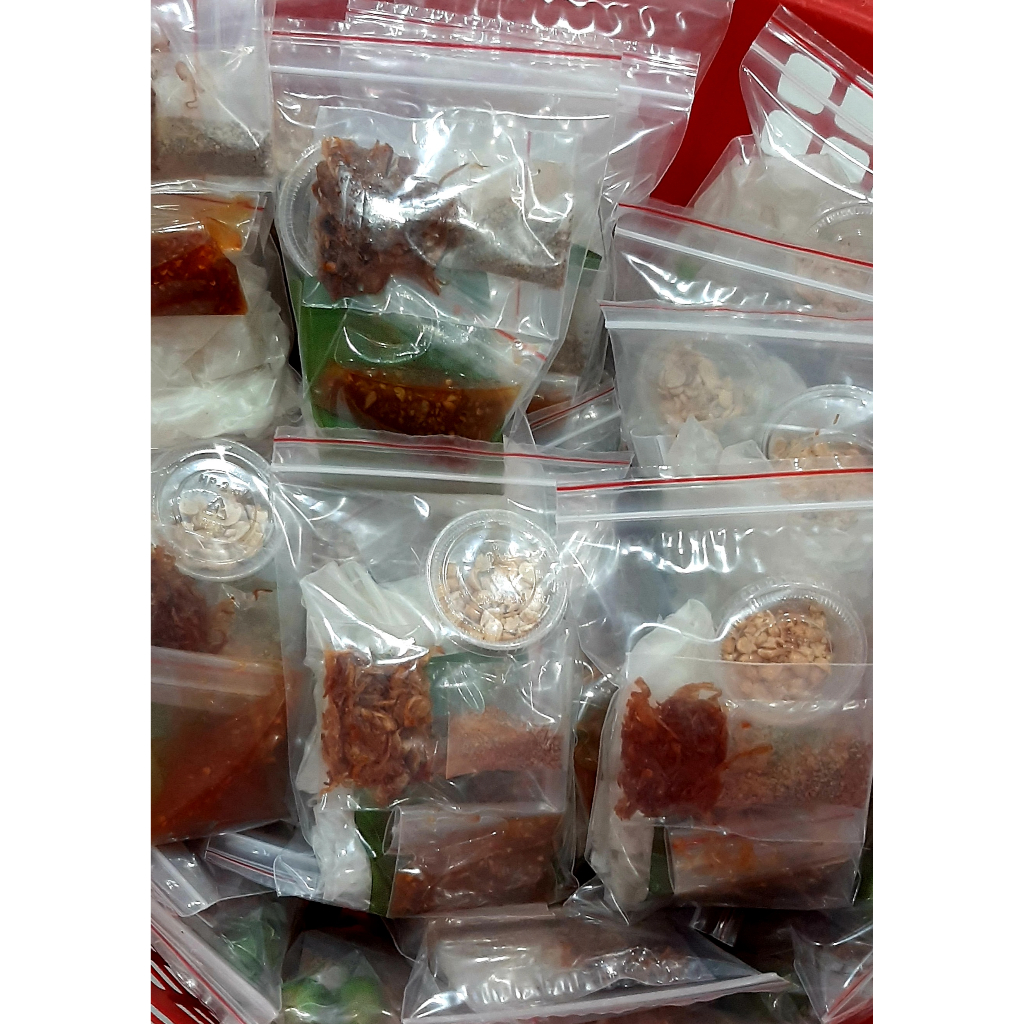 Bánh tráng phơi sương,  trộn sate, bánh me