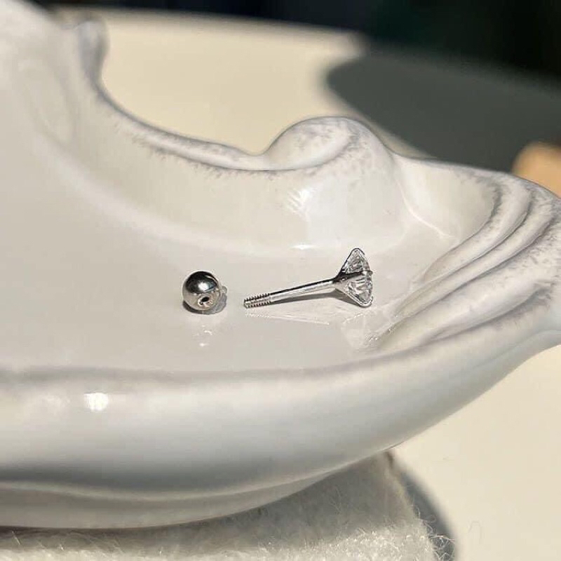 Khuyên nụ đá chốt ren vặn đủ size 3-6li cho bạn gái Minh Hằng Jewelry