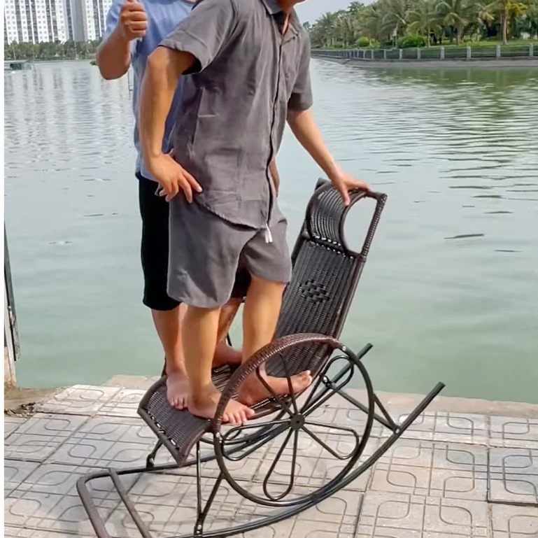 Ghế bập bênh thư giãn mẫu xích lô khung sắt chắc chắn bảo hành 2 năm, ghế lười, ghế mây nhựa, ghế ngoài trời sân vườn