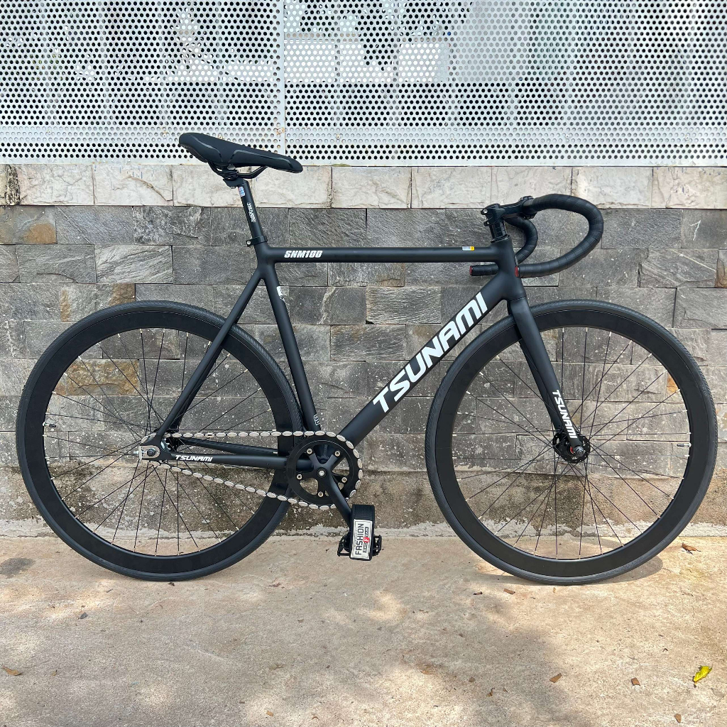 Xe đạp fixed gear TSUNAMI SNM100 cơ bản - Đen chữ trắng