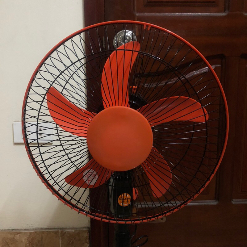 Quạt cây b300 kẹp bình acquy 12v DC