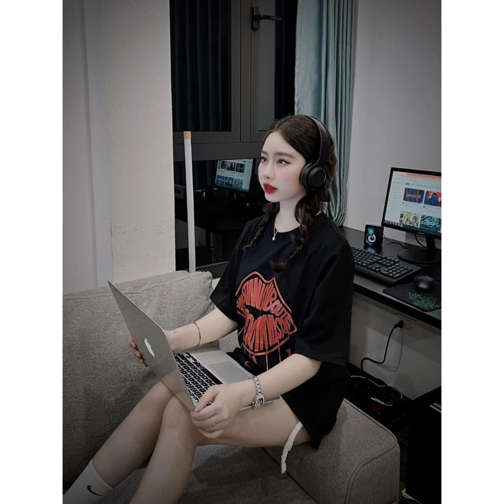 Áo phông, asoo thun cổ tròn màu đen trắng họa tiết Loubountin In Hình Môi Cao Cấp