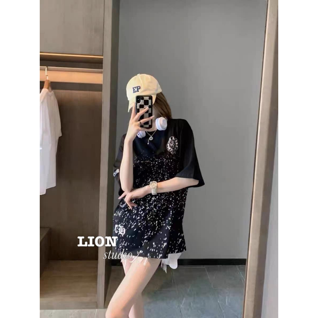 Áo phông, áo nỉ cổ tròn màu đen họa tiết chấm sơn thêu logo CHOME sang chảnh