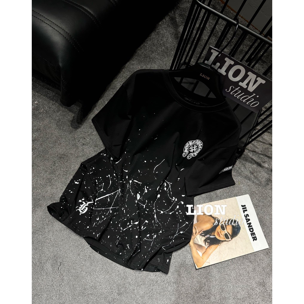 Áo phông, áo nỉ cổ tròn màu đen họa tiết chấm sơn thêu logo CHOME sang chảnh