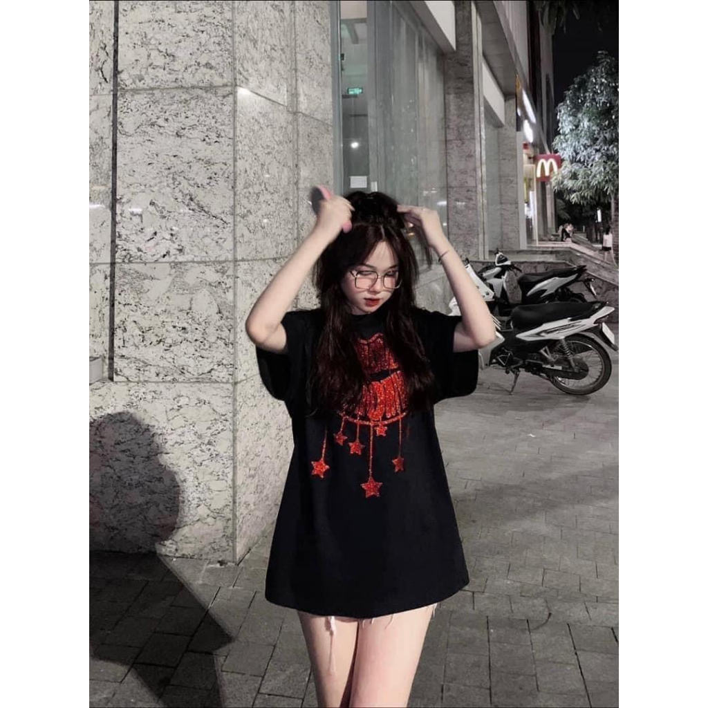 Áo phông, asoo thun cổ tròn màu đen trắng họa tiết Loubountin In Hình Môi Cao Cấp