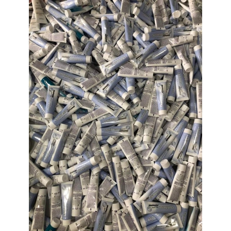 Kem đánh răng giúp trắng răng ,thơm miệng , ngăn ngừa mảng bám và ngừa sâu răng